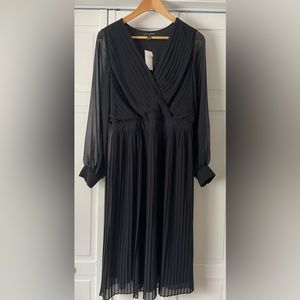 BLOUSON-SLEEVE PLEATED MIDI DRESS BLACK size medium